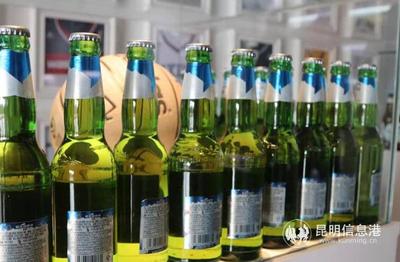 50余名消費者走進百威啤酒生產車間，感受百年文化魅力