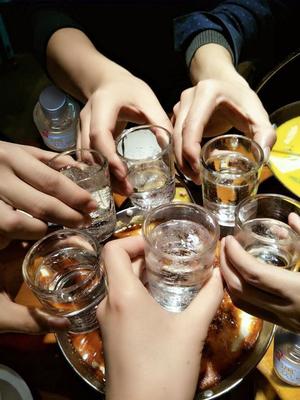 牛欄山二鍋頭 為何“酒精酒”的標簽，擋不住生活的煙火氣？